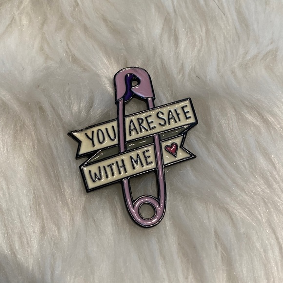 You Are Safe With Me Safety Pin Enamel Brooch - Picture 1 of 3